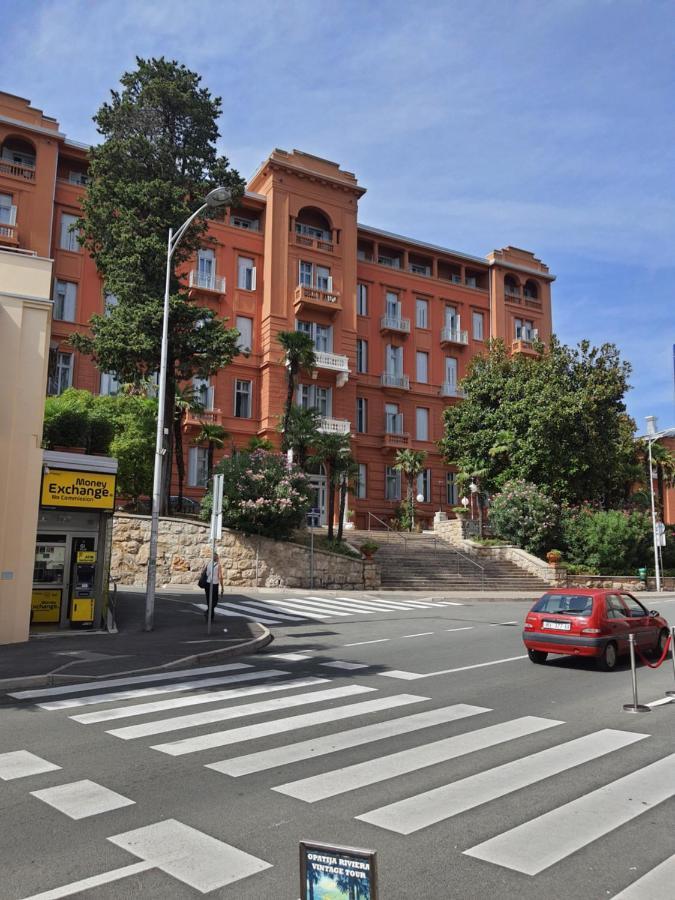 Family Apartment Center Opatija Ngoại thất bức ảnh